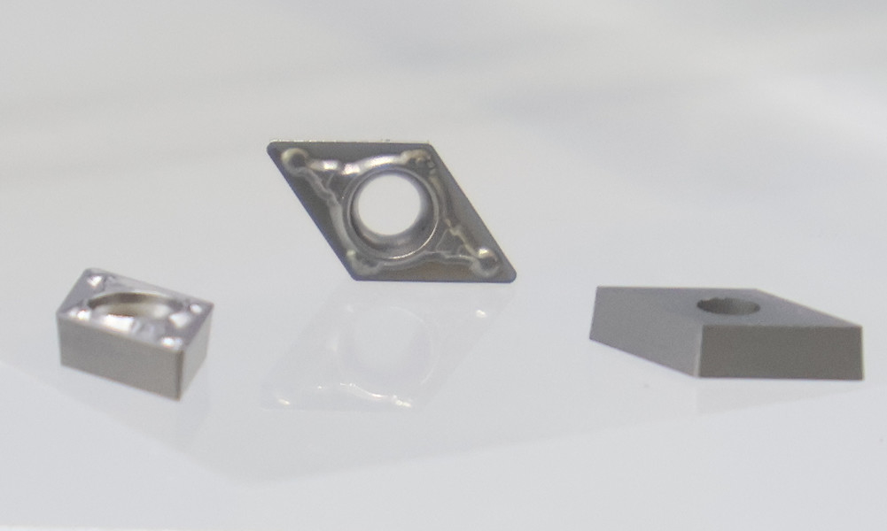 Carbide Turning Inserts DCMT Insert Mutilayer Coated Lathe Replacement Inserts For Lathe Turning Tool Holder DCMT070204