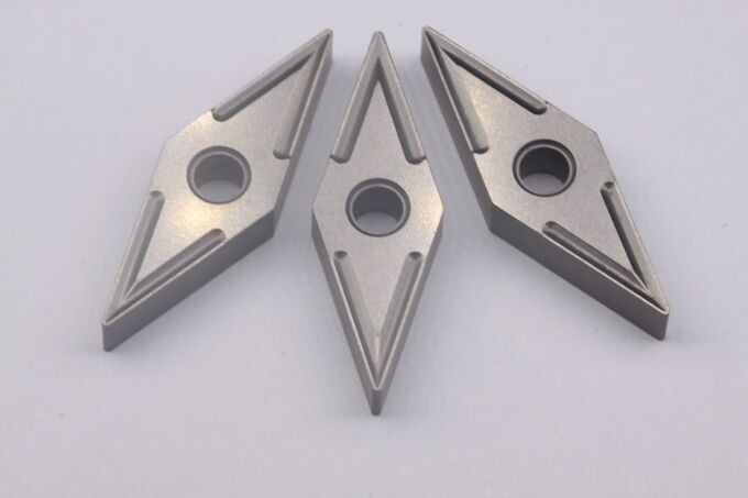 Grey Color Diamond Turning Inserts For CNC Lathe Parting Tools VNMG160408-MU